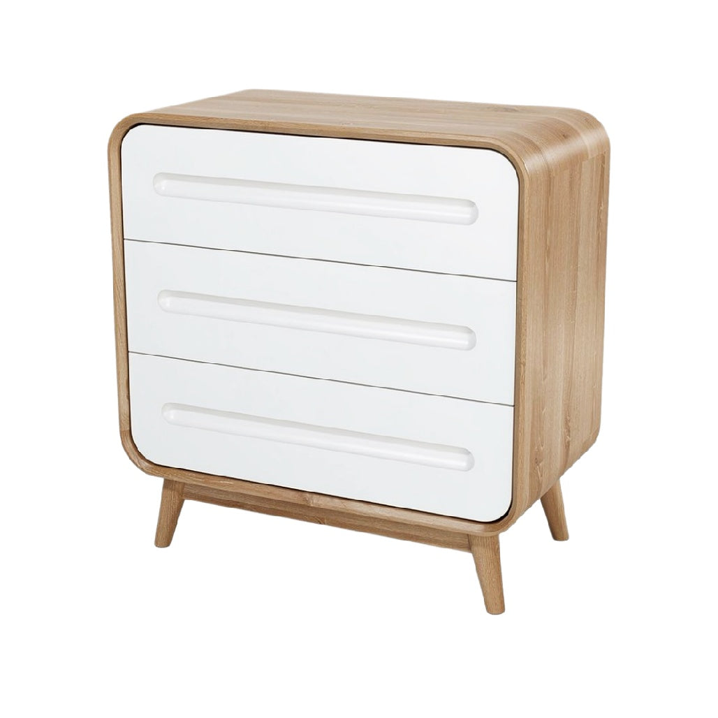 Moderne ladekast met drie lades en een houten afwerking